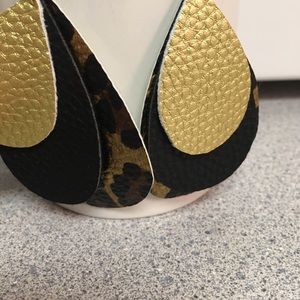 Leopard black gold print